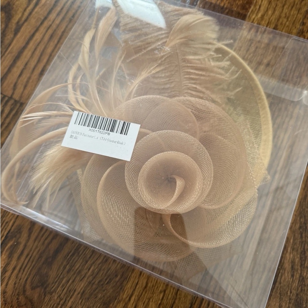 Chic Beige Fascinator with Feather Accents - Picture 2 of 2